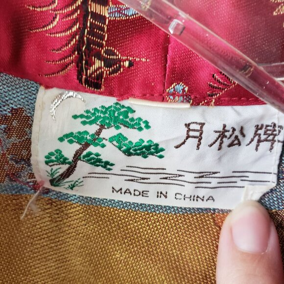 Vintage Red Embroidered Long Kimono Robe with Belt Made in China - Picture 12 of 13